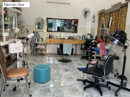 Tiệm tóc Hon